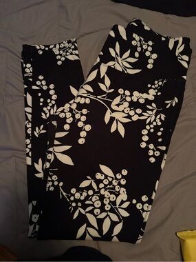 Multiples Black & White Floral Branch Print Leggings